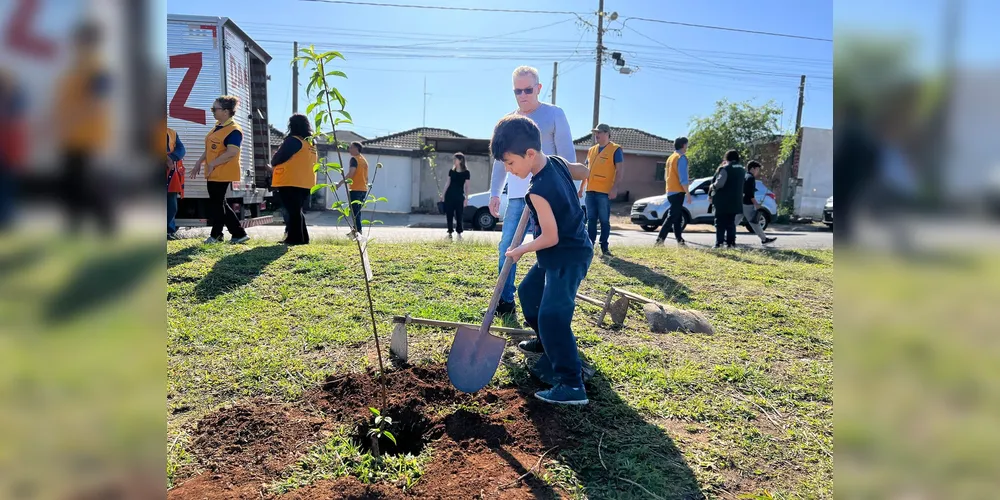 Projeto 'Fruta para Todos' envolve crianças, jovens e adultos.