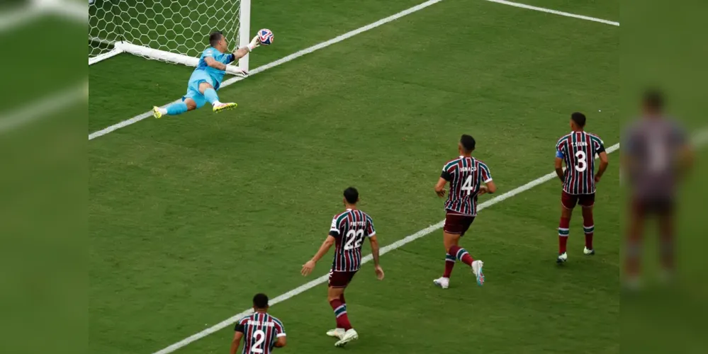 Fábio fez defesas milagrosas para garantir o resultado positivo para o Fluzão