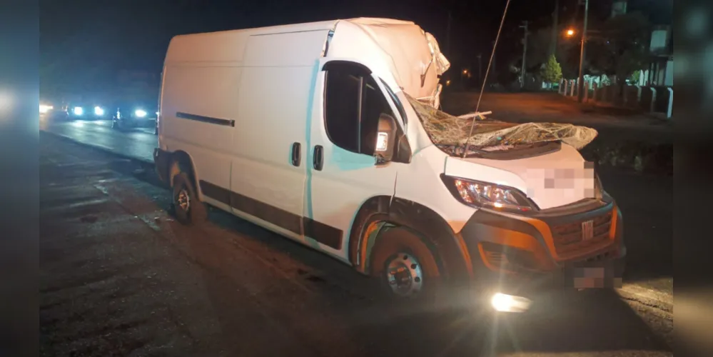 Imagem ilustrativa da imagem Motorista fica ferido após colisão traseira na BR-376 em PG