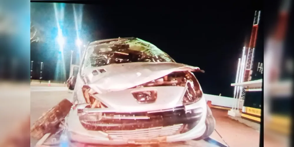 Imagem ilustrativa da imagem Rapaz fica ferido após carro capotar na PR-151 em Jaguariaíva