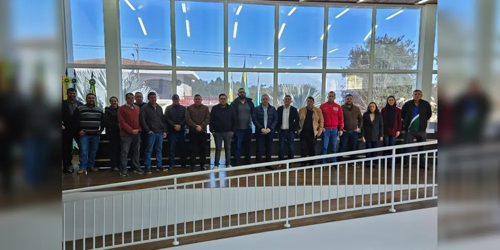 A Sessão Solene contou com a presença do prefeito Orli de Cristo (PL) e de todos os secretários municipais.