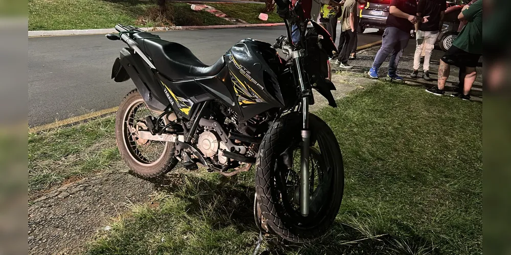 Imagem ilustrativa da imagem Carro fura a preferencial e bate em motocicleta em Ponta Grossa