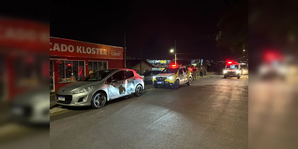 Imagem ilustrativa da imagem Carro fura a preferencial e bate em motocicleta em Ponta Grossa