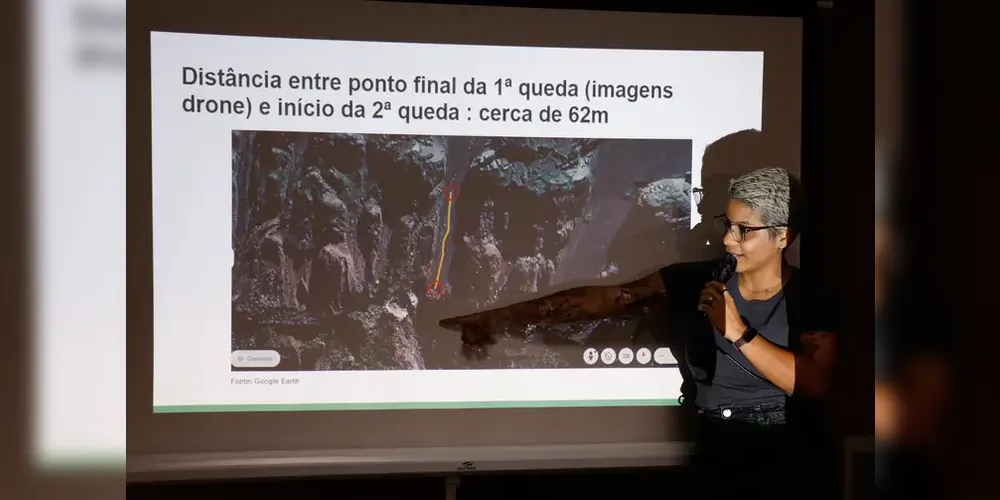Mariana Marins, irmã de Juliana, esclarece o acidente durante coletiva de imprensa