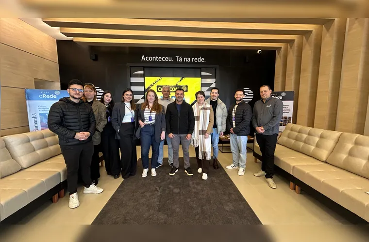 O Grupo aRede segue com o projeto 'Café com Mídia', que busca apresentar iniciativas desenvolvidas pelo grupo de comunicação a agências de marketing, publicidade e propaganda de Ponta Grossa.A Agência Air, que tem como principal objetivo desenvolver o posicionamento das empresas parceiras com um sopro de criatividade, visitou as instalações do Grupo aRede, na Vila Estrela, na manhã desta quinta-feira (24).
