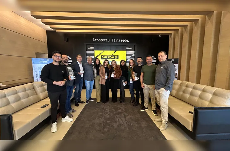A equipe da Casa da Comunicação, agência de Ponta Grossa com 25 anos de história, visitou as instalações do Grupo aRede, na Vila Estrela, na manhã desta sexta-feira (25). A visita deu continuidade ao projeto Café com Mídia. Os colaboradores tiveram a oportunidade de conhecer parte do processo de produção de conteúdo do Portal aRede e do Jornal da Manhã