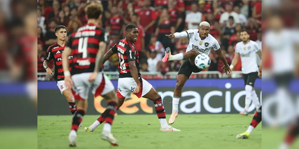 Botafogo recebe o vice-líder Flamengo no Nilton Santos