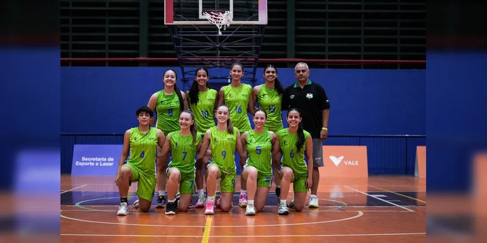 A seleção paranaense de basquete feminino segue invicta no campeonato