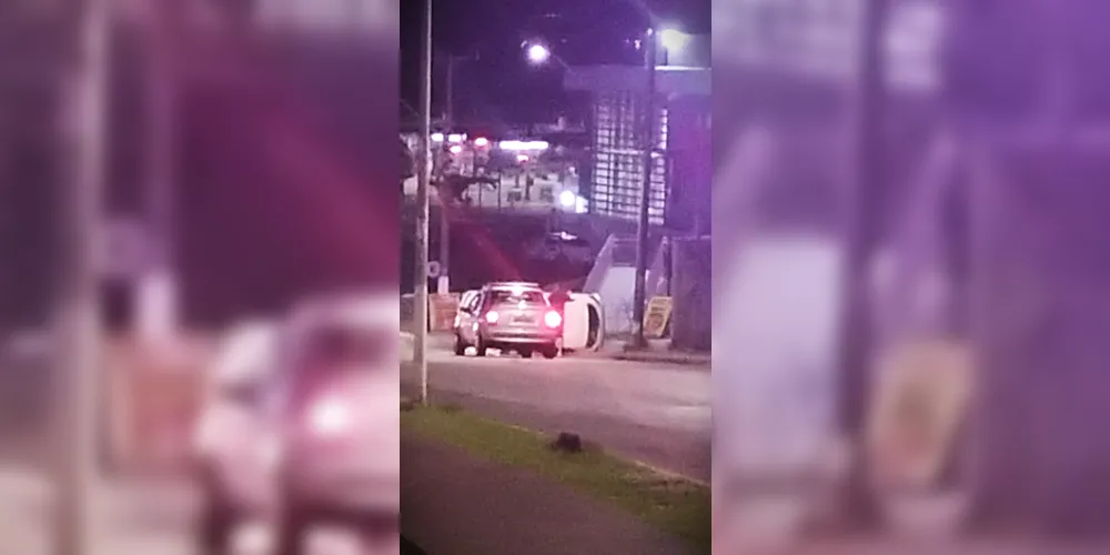 Foto do veículo Renault Kwid tombado