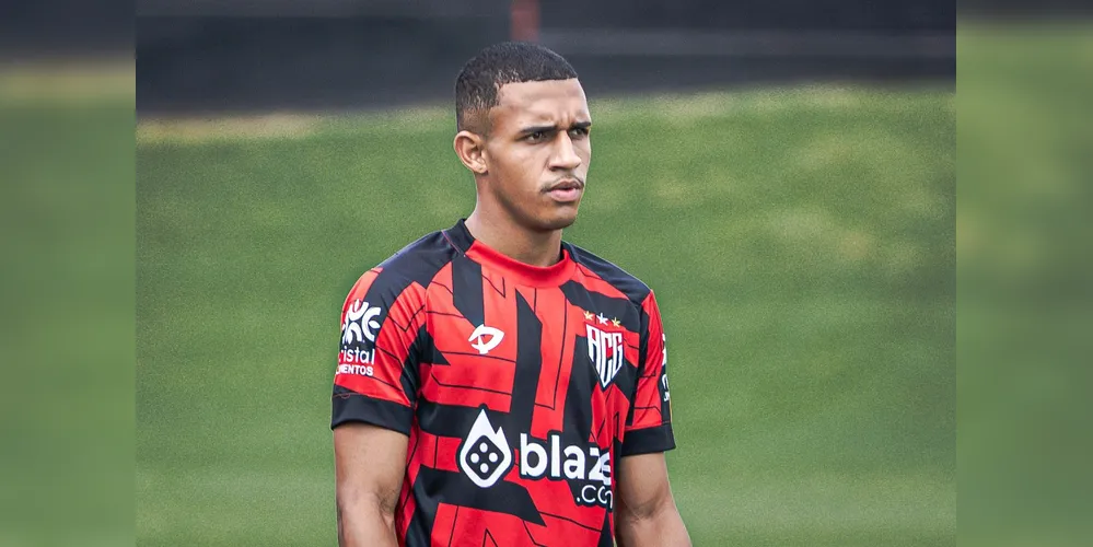 Thiago estreou como profissional no Atlético Goianiense
