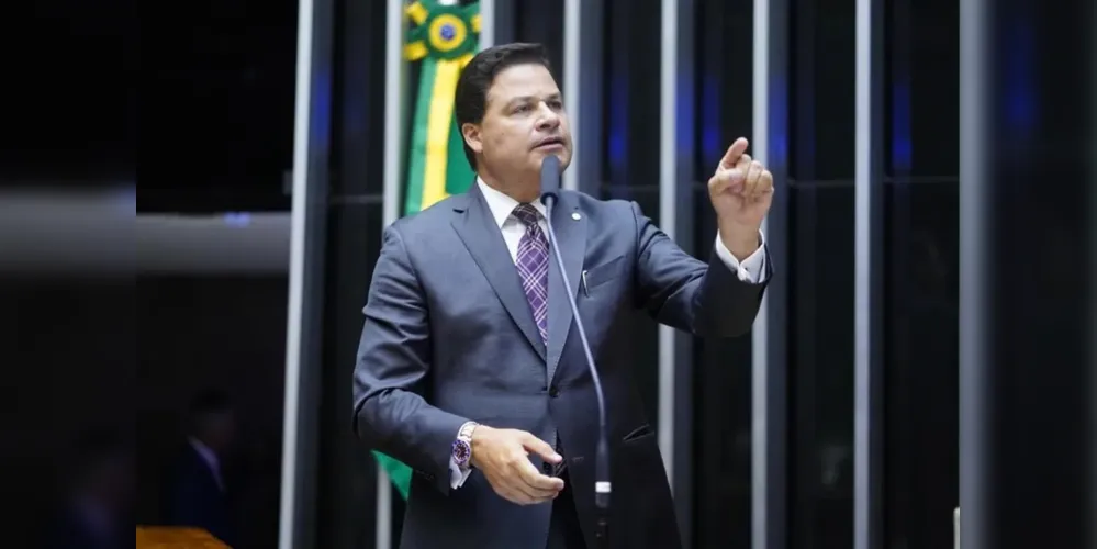 "Tenho trabalhado para concluir as grandes obras do Paraná, para colocar elas em construção, as que estão em planejamento e licitação e concluir as obras que estamos tocando que somam R$ 14 bilhões. Quero entregar um grande legado", pontua Sandro Alex