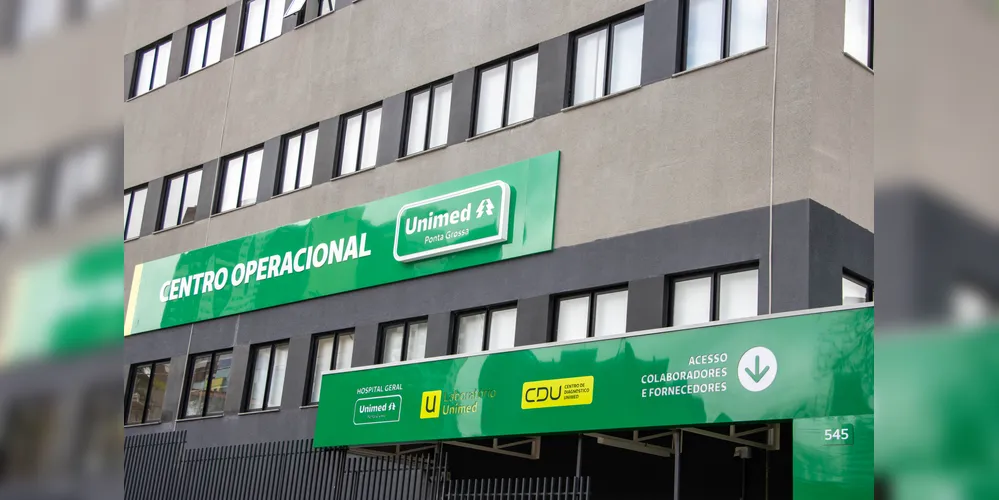 O novo prédio também comporta espaços modernos de apoio ao trabalho e ao desenvolvimento das equipes, como anfiteatro, sala de aula, salas de reuniões, vestiários e um espaço de descanso para os colaboradores