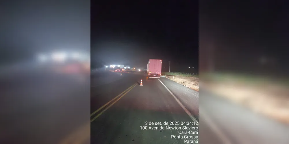 Imagem ilustrativa da imagem Motorista de caminhão colide contra mureta de proteção da PR-151