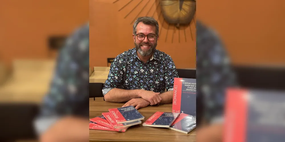 Neste sábado (4), o Secretário Municipal de Cultura, Alberto Schramm Portugal, recebe homenagens por seu aniversário. Referência no fomento à cultura local, Alberto se destaca pela dedicação em valorizar a arte e a história de nossa cidade. Da Coluna RC, votos de alegrias, saúde e muitas conquistas.