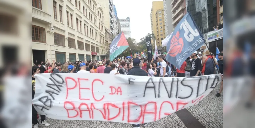 Grupo protestava contra a PEC da Blindagem
