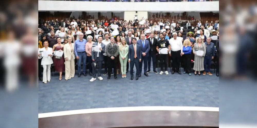 Homenagem ocorreu durante a noite de terça-feira (30)