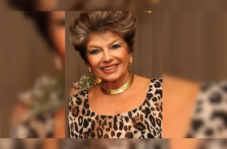 Stella Maris Gravina é sinônimo de elegância e charme na sociedade princesina. Hoje (24), ela recebe o carinho de familiares e amigos pela passagem de seu aniversário. Stella encanta não apenas pelo estilo refinado, mas também pela generosidade e afeto que a tornam tão admirada. Da coluna RC, os votos de saúde, paz e felicidades sempre.