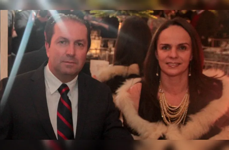 Nesta quinta-feira (2), Caroline Cunha Souza Podolan brinda a chegada de mais um ano, recebendo as felicitações de familiares e amigos. Sempre ao lado do marido, Mauricio Podolan, Caroline é sinônimo de entusiasmo e vitalidade em tudo que realiza. Da Coluna RC, votos de muito sucesso e que as bênçãos continuem a marcar sua caminhada.