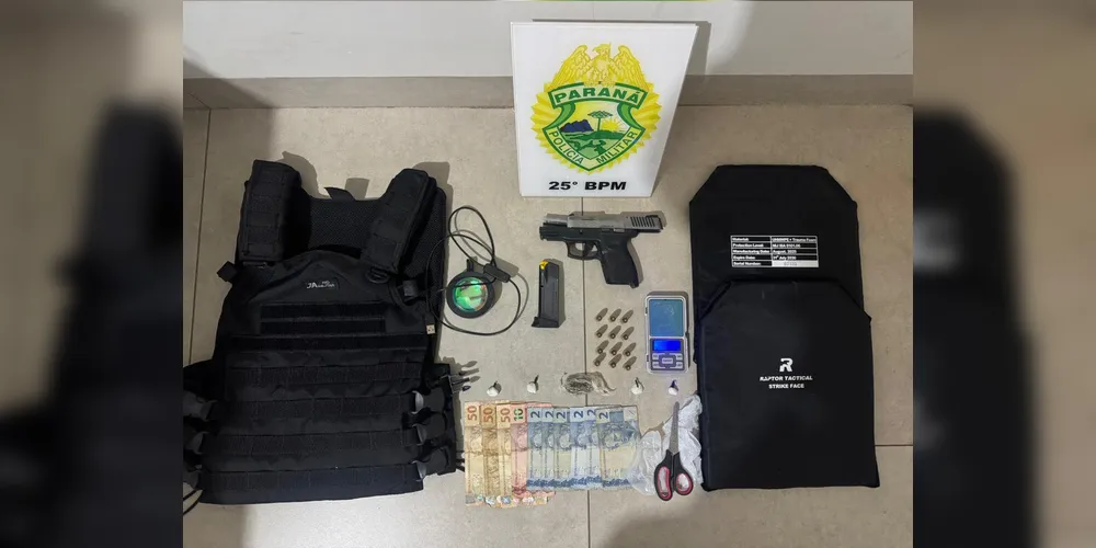 PM apreendeu itens encontrados com o homem e na residência