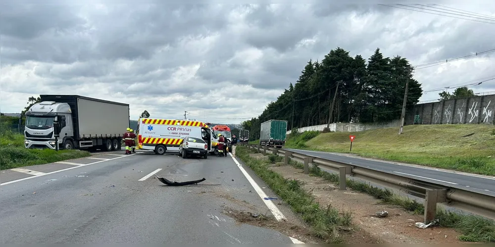 A concessionária que administra a via e demais autoridades estiveram no local