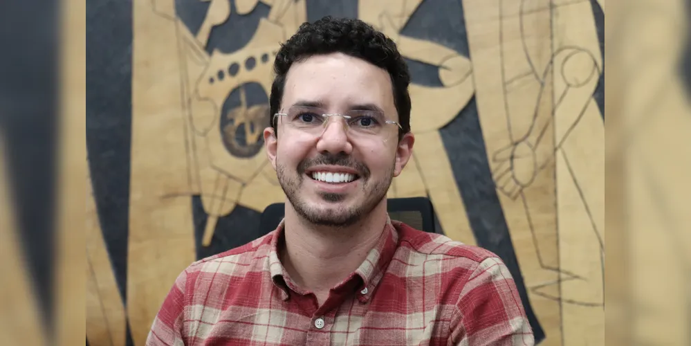 O autor do projeto de lei 249/2025, vereador Dr. Erick (PV).