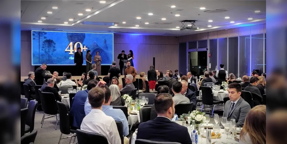 Cerca de 200 pessoas participaram do evento 'Prêmio 40+'