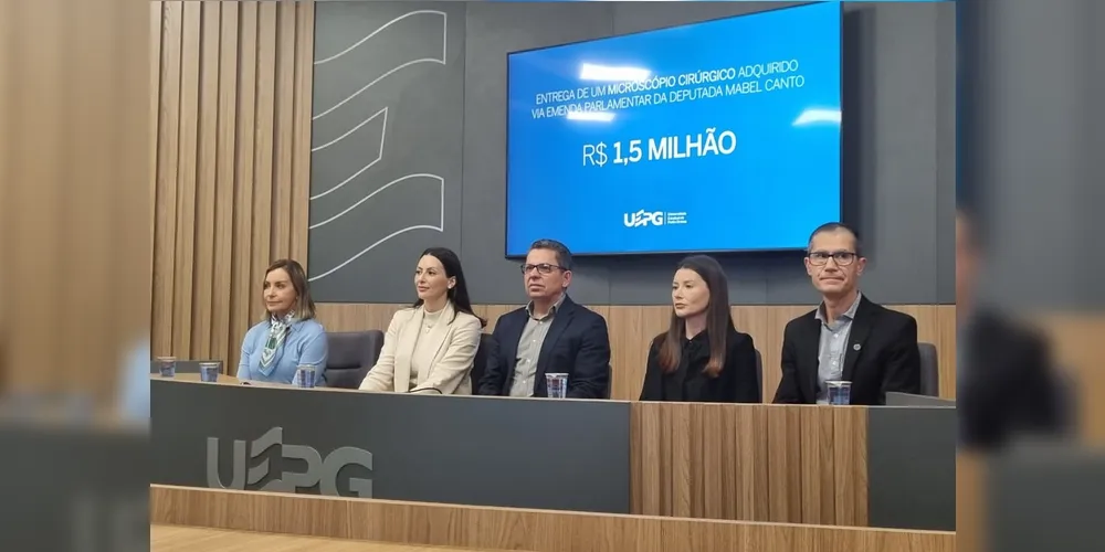 Diretora do HU, Fabiana Postiglioni Mansani, deputada estadual Mabel Canto, Miguel Sanches Neto, reitor da UEPG e  Ivo Mottin Demiate, vice-diretor do HU