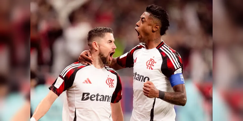 Jorginho e bruno Henrique comemorando após o gol de empate