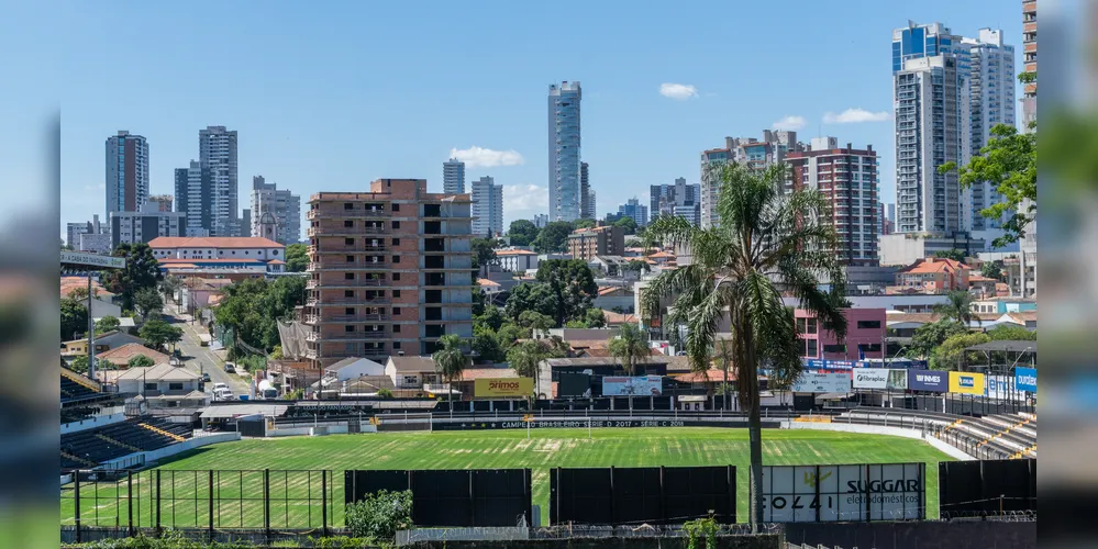 O estádio Germano Krüger é ao lado do espaço onde hoje estão os barracões das oficinas ferroviárias.