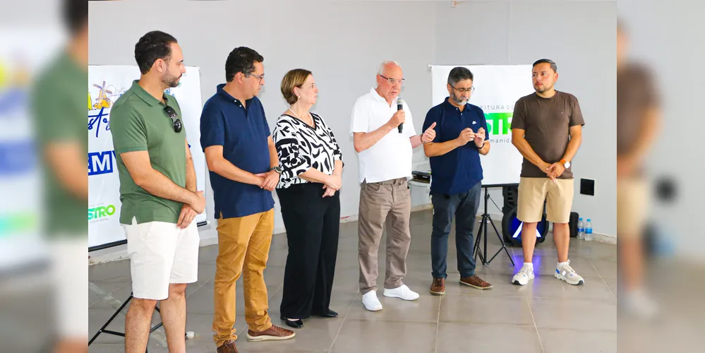 O prefeito Reinaldo Cardoso recebeu autoridades na cerimônia de inauguração