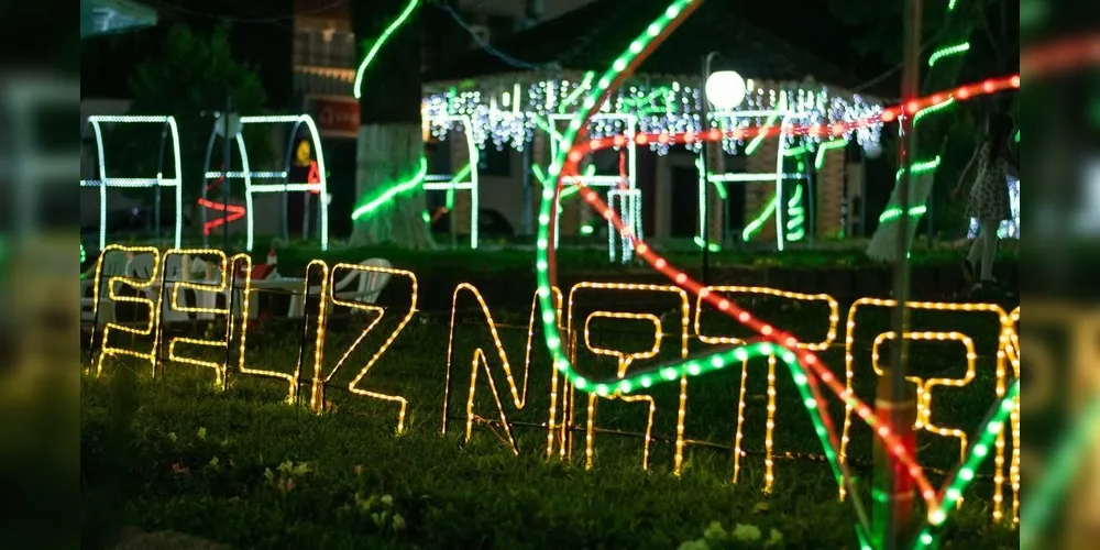 A Praça Central de Ipiranga foi totalmente iluminada