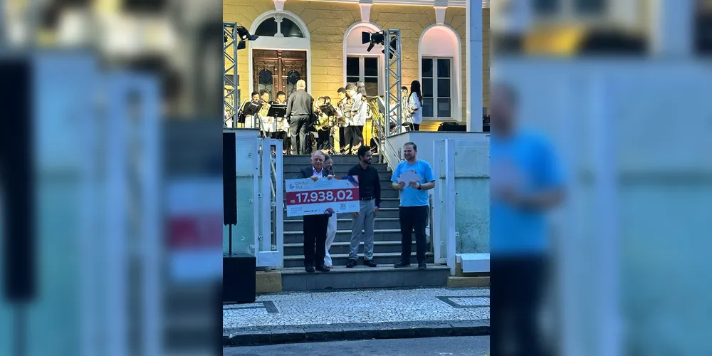 Entrega do cheque Moveis Lourdes