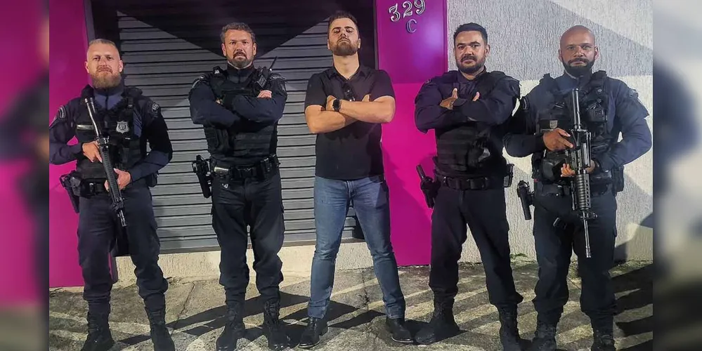 Zé Neto com agentes da Guarda Municipal de São José dos Pinhais