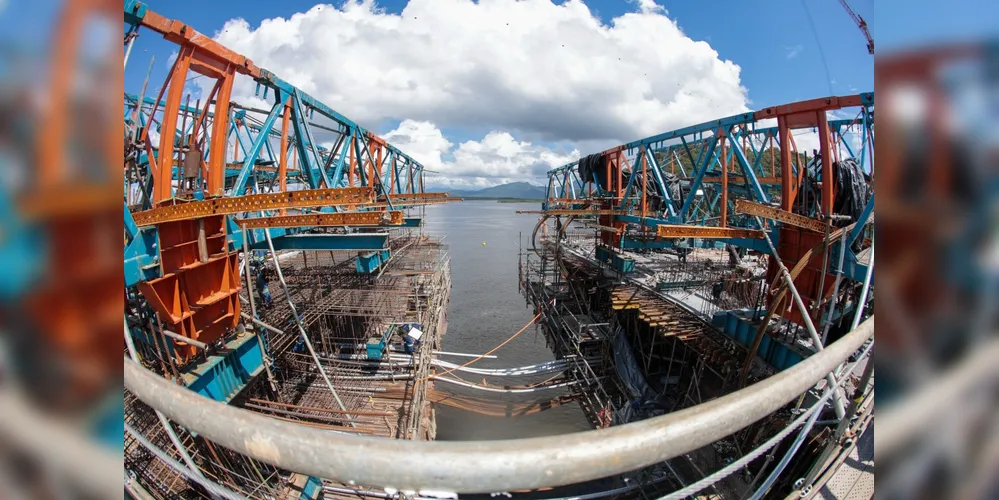 Imagem ilustrativa da imagem Com trecho estaiado quase pronto, Ponte de Guaratuba atinge 91% de execução