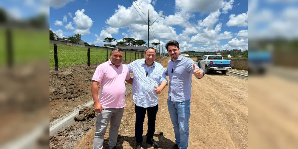 Hussein Bakri esteve com o prefeito Emiliano Gomes e demais lideranças municipais