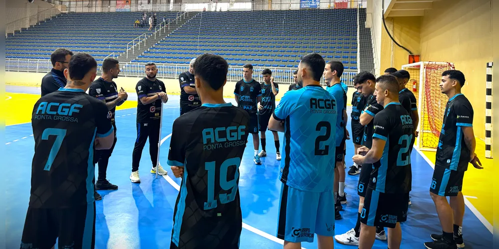 Ao todo, 17 atletas se reuniram no ginásio de Ponta Grossa