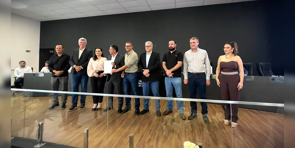 Antiga diretoria e a nova que ficará à frente da AMCG