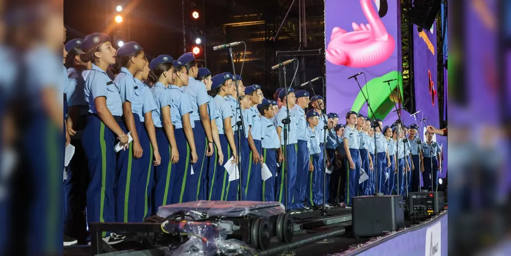 Imagem ilustrativa da imagem Estudantes de colégio cívico-militar de Piraí do Sul encantam público no palco do Verão Maior