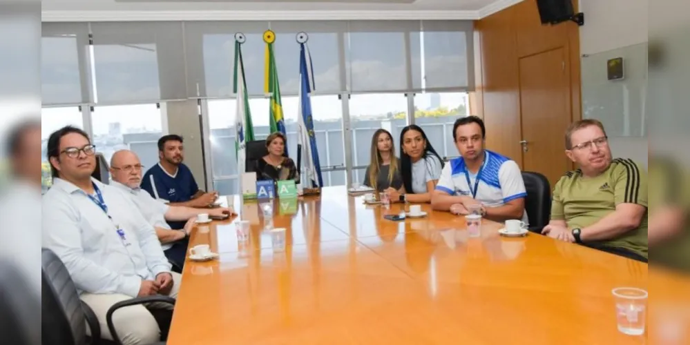 Ede Pimentel, a prefeita Elizabeth Schmidt e a equipe da Secretaria Municipal de Esportes (SMESP)