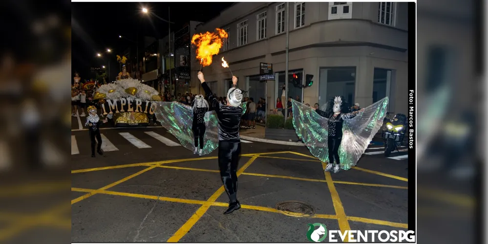 A programação do Carnaval de Ponta Grossa segue neste domingo (15).