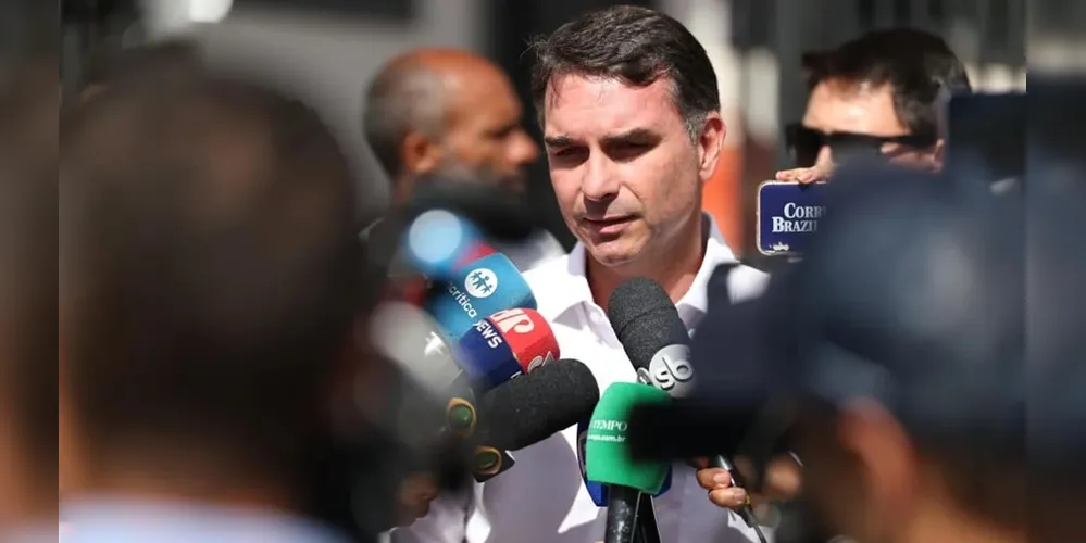 Declarações foram dadas após Flávio Bolsonaro visitar o ex-presidente