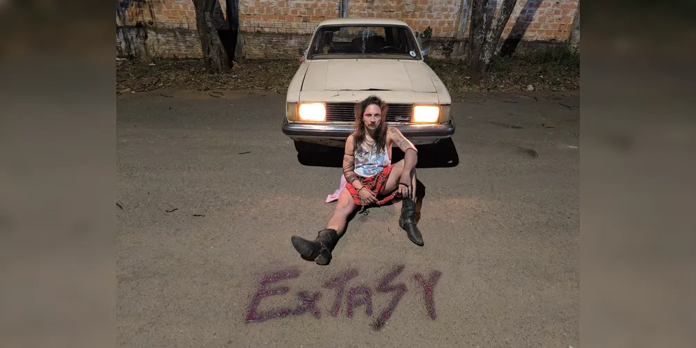 Capa do novo single da banda, 'Extasy'
