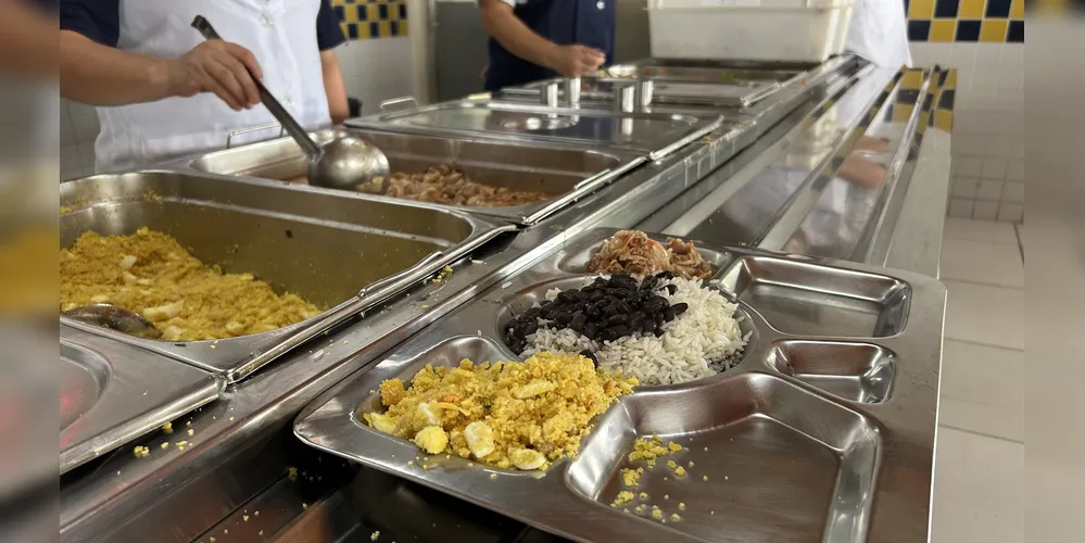 Refeição distribuída no Restaurante Popular de Ponta Grossa