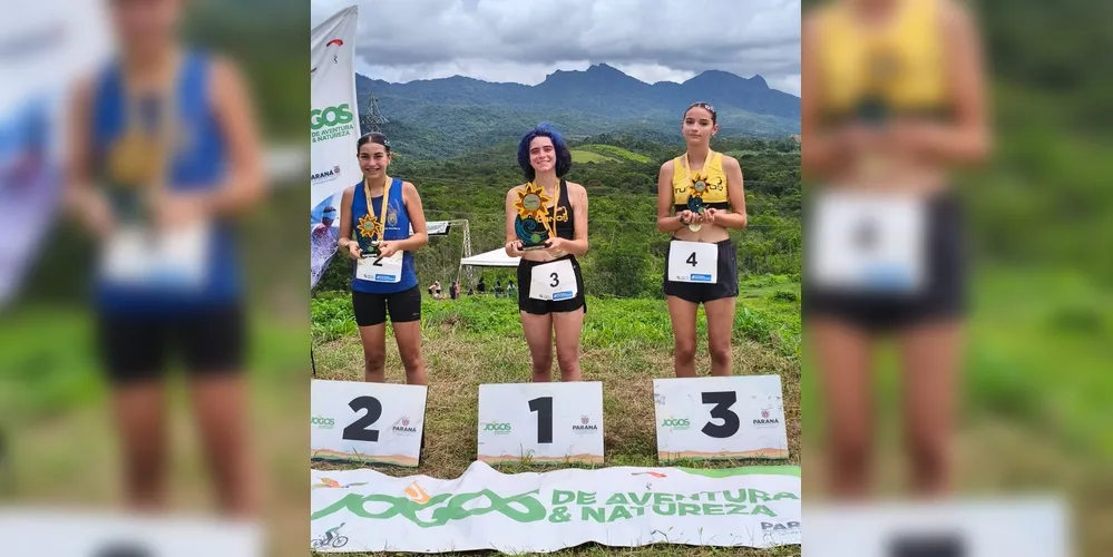 Sara Presner e as demais competidoras durante registro no pódio