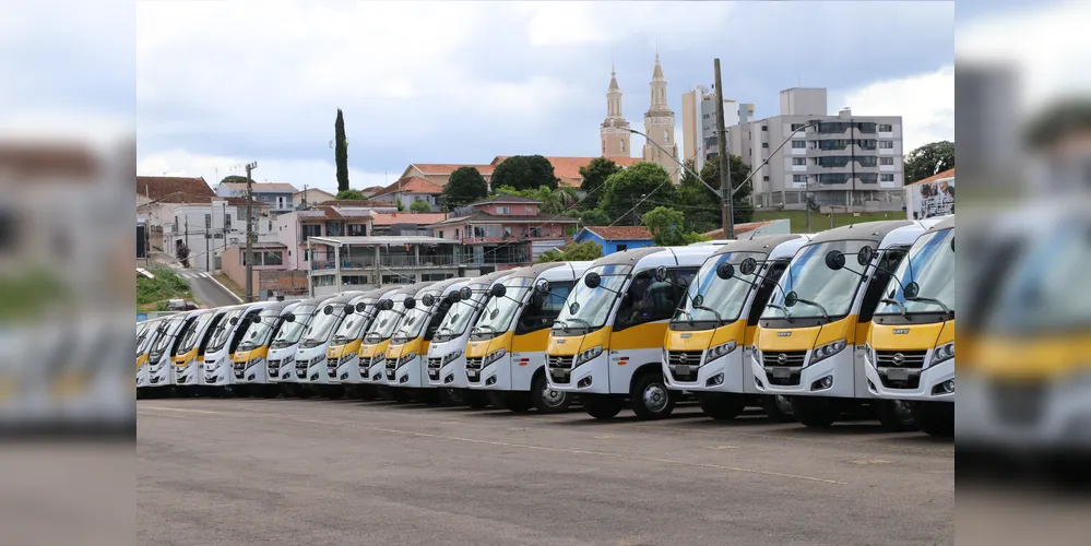 Os ônibus e vans farão o transporte escolar no primeiro semestre de 2026