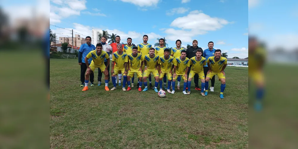 Time da Associação Recreativa Homens do Trabalho (ARHT), que venceu o jogo de ida por 2 a 1