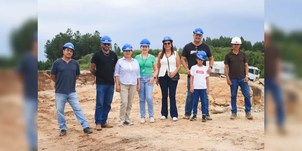 Representantes da Administração Municipal estiveram acompanhando as obras