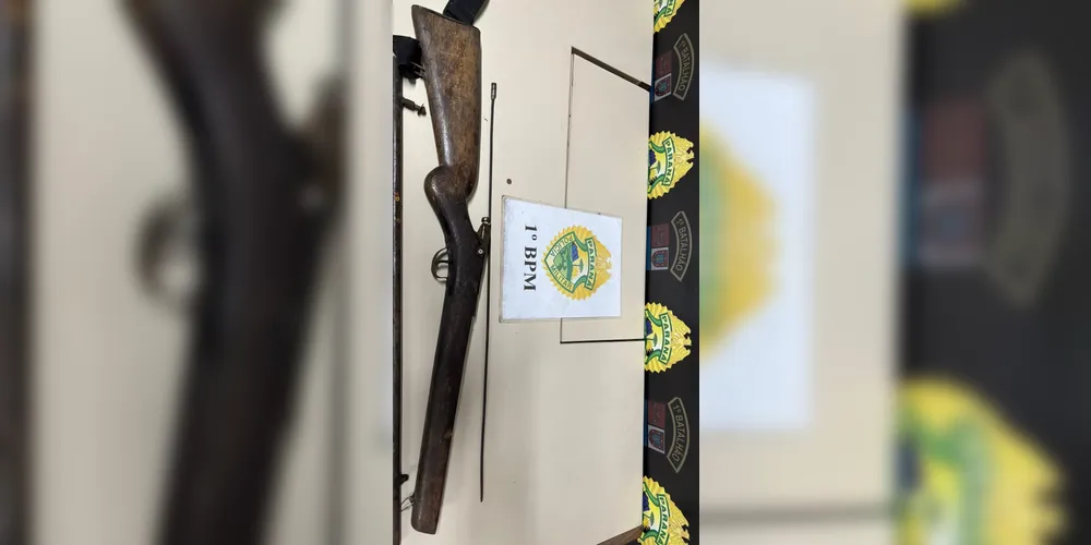 A arma foi apreendida
