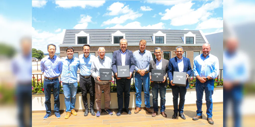 Representantes do Governo do Estado, da Prefeitura Municipal, da Castrolanda e da UEPG estiveram reunidos