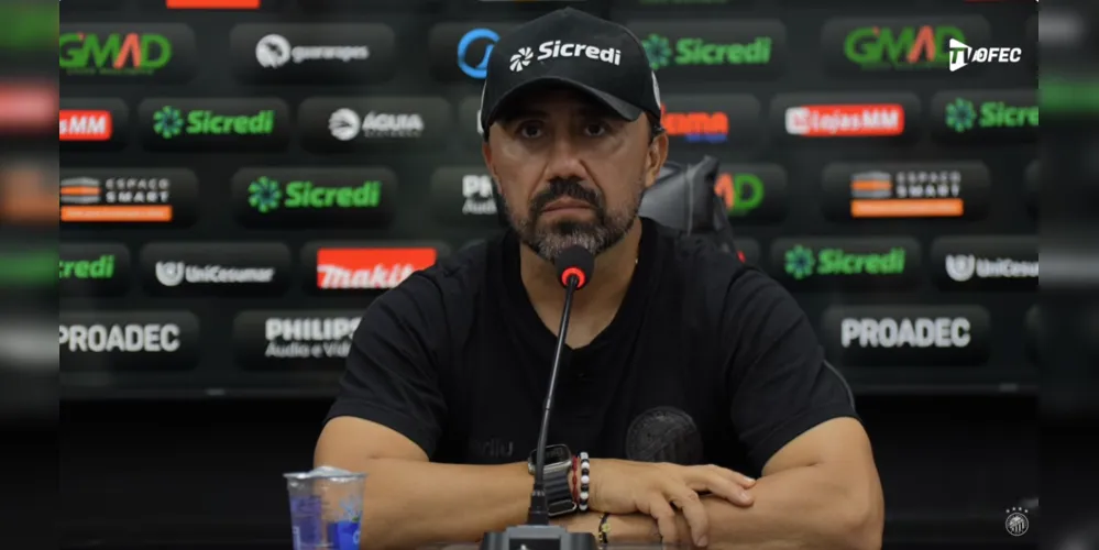 Treinador Luizinho Lopes em coletiva de imprensa pós-jogo contra o Londrina, que terminou em 0 a 0